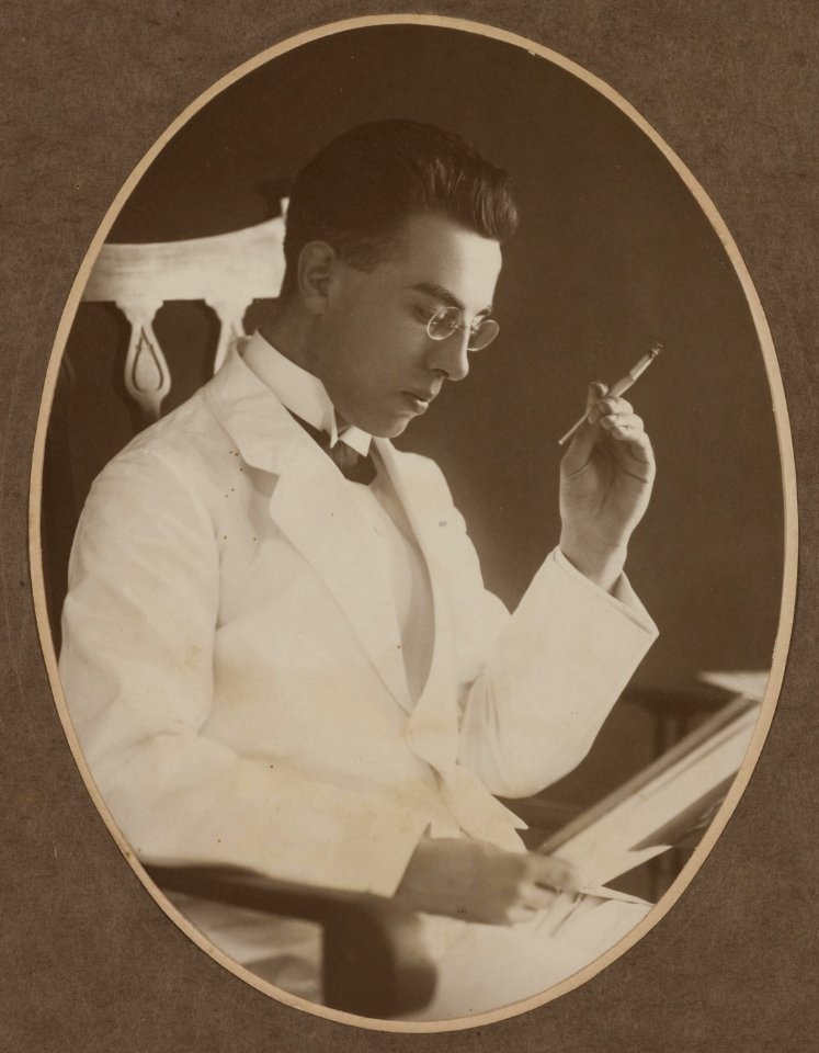 KITLV - 116942 - Kurkdjian, N.V. Photografisch Atelier - Soerabaia-Java - Leo Loeff in Surabaya, Borneo Sumatra Handel-Maatschappij (Borsumij) - 1920-1925