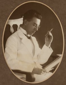 KITLV - 116942 - Kurkdjian, N.V. Photografisch Atelier - Soerabaia-Java - Leo Loeff in Surabaya, Borneo Sumatra Handel-Maatschappij (Borsumij) - 1920-1925