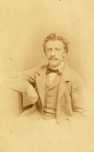 KITLV - 179737 - Buwalda, K. - Portrait of a European man in Java - circa 1865