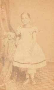KITLV - 118372 - Henschel & Co., A. - Anna Marie Philippina Vlier, presumably in Paramaribo - 1865
