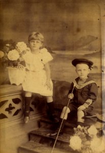 KITLV - 180022 - Pun Lun - Singapore - Studio portrait of two European children Singapore - circa 1900
