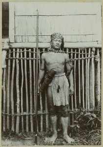 KITLV - 25672 - Demmeni, J. - Head of the Boekats the Samoes, affluent of the Kapuas River (Sungai Kapuas), north of Putus Sibau. Tattoo on his chest and upper arms, ears pierced several times and mirror controls it put - 1896-1897