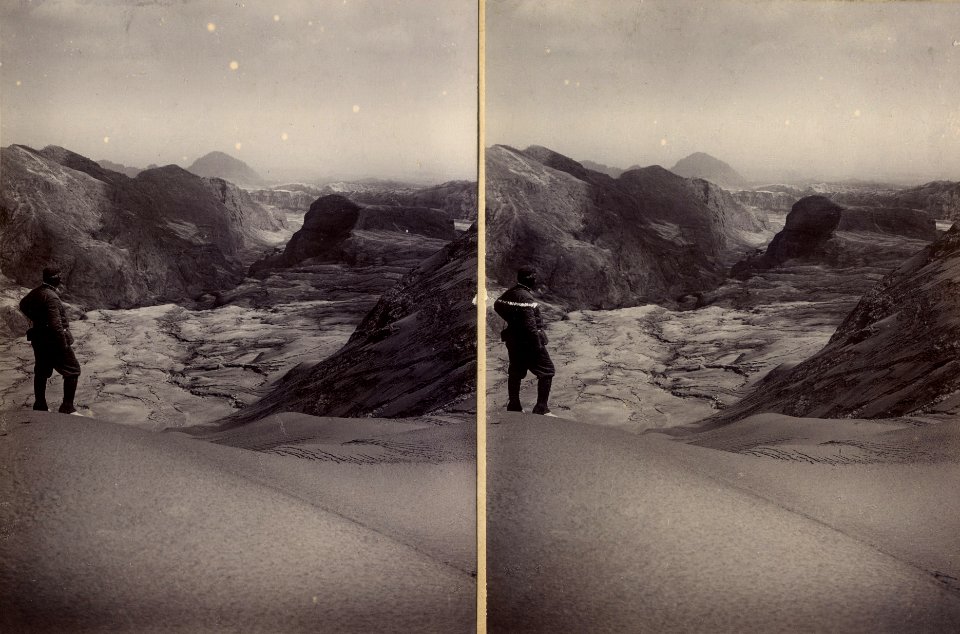 KITLV - 180507 - Kurkdjian, Ohannes - Soerabaya - Lava streams of the Kelud in East Java after the eruption in May 1901 - circa 1901