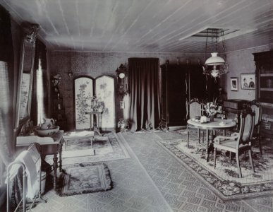 KITLV - 103527 - Kleingrothe, C.J. - Medan & Tandjong Poera - O.K. v. Sumatra - Mirva's room in the house of mr. M. J. Contingent, Principal Administrator at the estate Padang Bulan of the Amsterdam Deli Company in Medan - 1897-1903