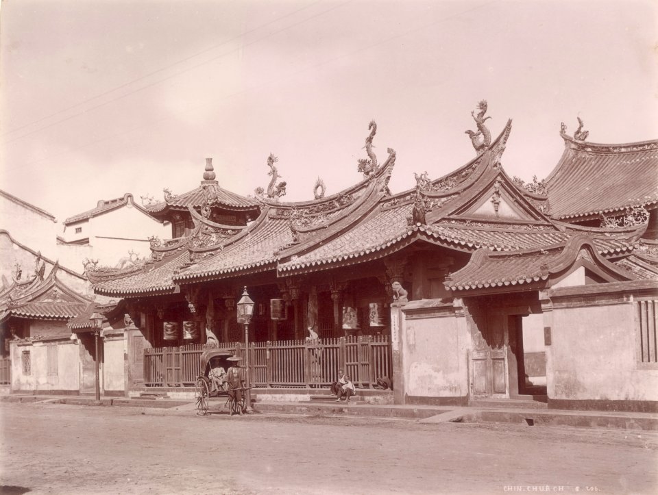 KITLV - 103742 - Lambert & Co. - Thian Hock Keng Temple in Singapore - circa 1890