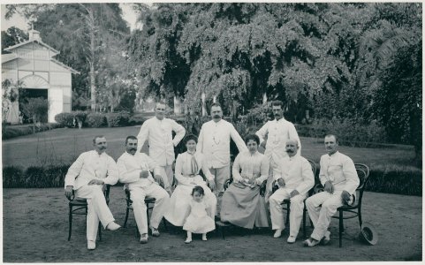 KITLV - 12634 - Kleingrothe, C.J. - Medan - Staff of the plantation in Sungai Krio Deli - 1903
