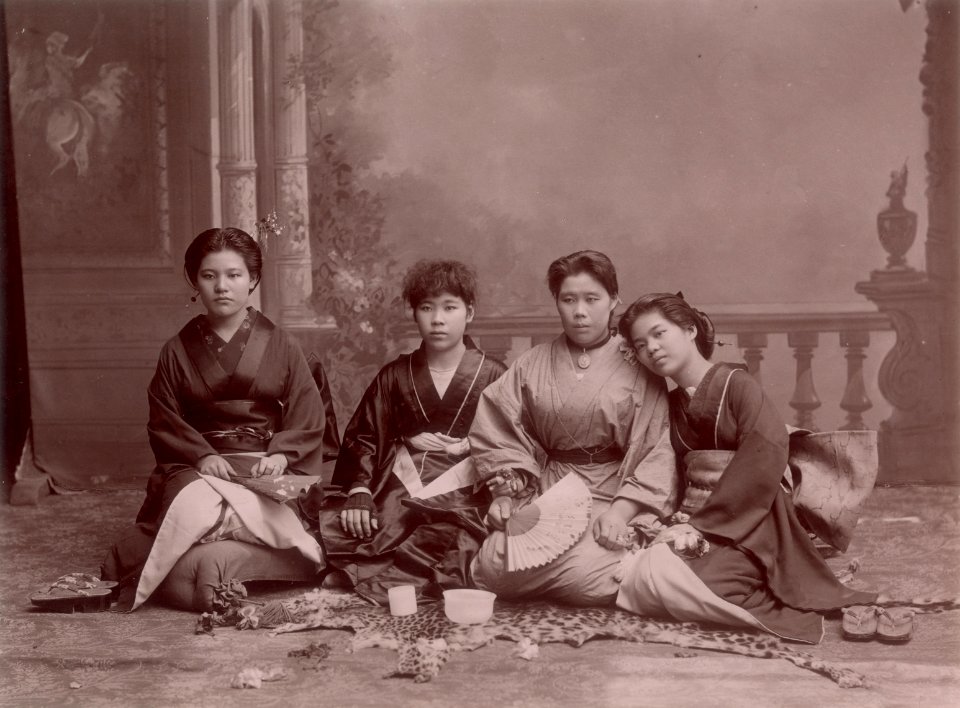 KITLV - 103764 - Lambert & Co. - Japanese women in Singapore - circa 1890