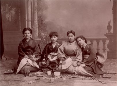 KITLV - 103764 - Lambert & Co. - Japanese women in Singapore - circa 1890