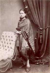 KITLV - 103768 - Woman in Singapore - circa 1890