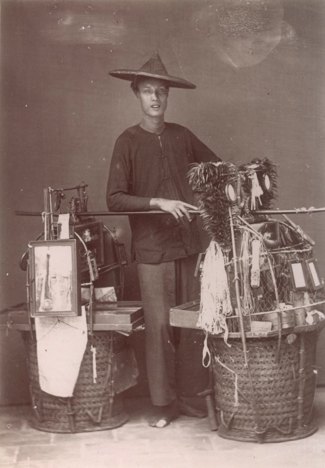 KITLV - 103776 - Chinese street vendor in Singapore - circa 1890