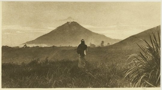 KITLV - 26885 - Kleingrothe, C.J. - Medan - Gunung Sinabung volcano, East Coast of Sumatra - circa 1905