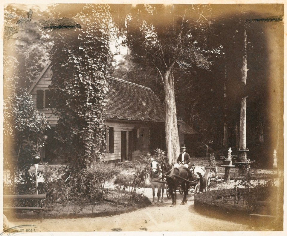KITLV - 12674 - Stable of the Government House in Paramaribo - circa 1890
