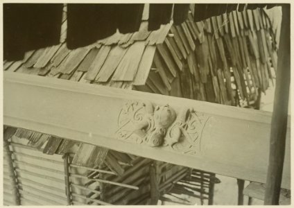 KITLV - 25710 - Demmeni, J. - Woodcarving (mask) on the paneling on the front porch of the house of Kwing Irang, head of the Kayans on the Upper Mahakam - 1898-1900