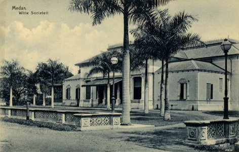KITLV - 1403412 - Kleingrothe, C.J. - Medan - Medan. Witte Societeit. White Club - circa 1905
