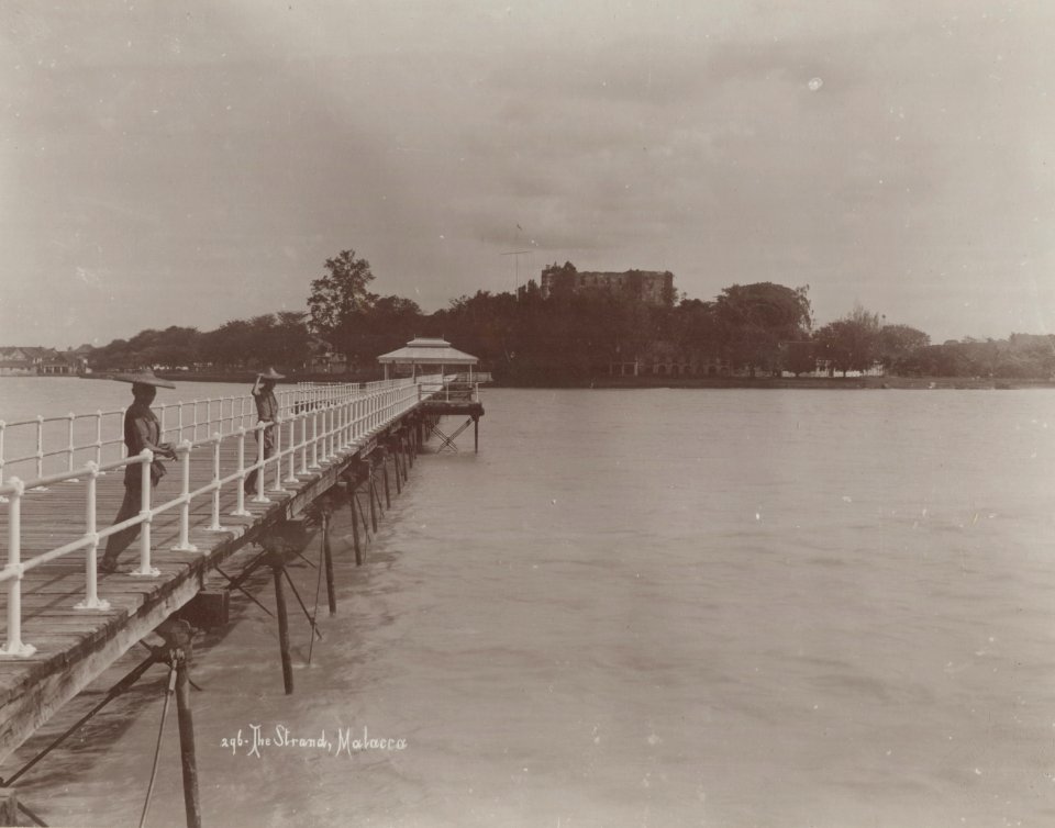 KITLV - 106148 - Lambert & Co., G.R. - Singapore - Pier of Malaka (Bandar Melaka, Malaysia) - circa 1895