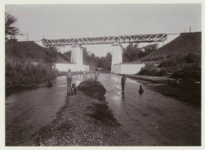 KITLV - 26971 - Kurkdjian - Soerabaja - Railway bridge over the Kali Tjodé in Yogyakarta on the railway line Semarang - Regencies - circa 1900