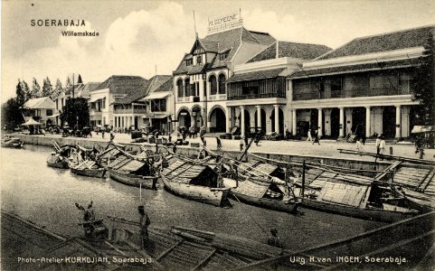 KITLV - 1404417 - Ingen, H. van - Soerabaja - Kurkdjian, Photo-Atelier - Soerabaja - Surabaya. Willemskade - circa 1910