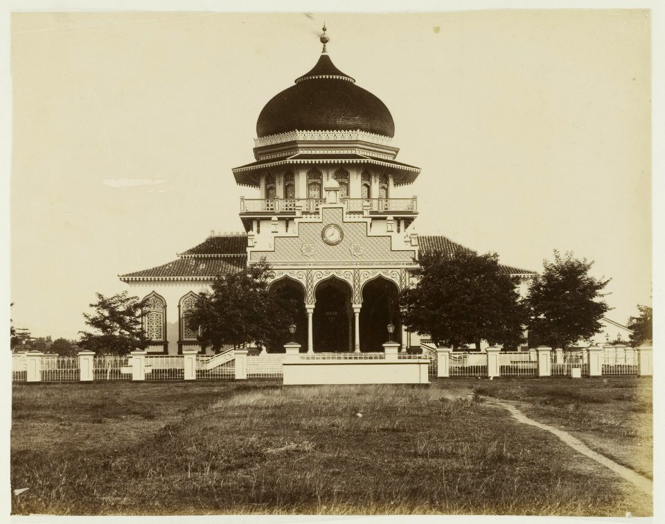 KITLV - 27023 - Lambert & Co., G.R. - Singapore - Mosque at Kotaradja, Aceh, Sumatra - 1893