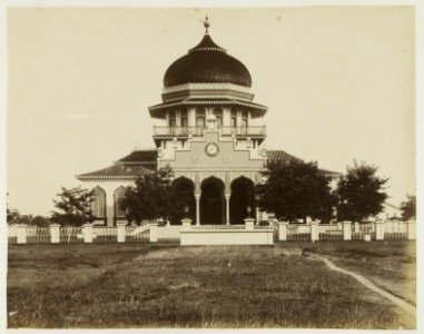 KITLV - 27023 - Lambert & Co., G.R. - Singapore - Mosque at Kotaradja, Aceh, Sumatra - 1893