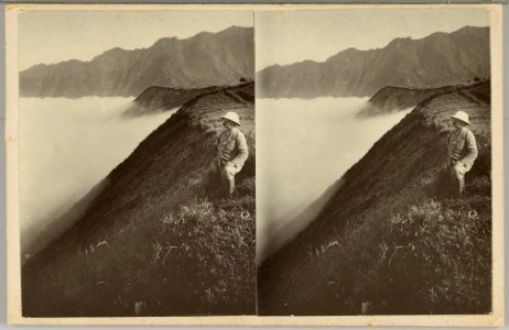 KITLV - 28598 - Kurkdjian, Ohannes - Soerabaja - European looks at the Sand Sea (Lautan pasir) covered by clouds in the Tengger mountains - circa 1912