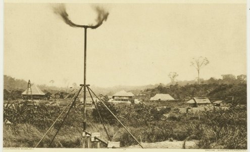 KITLV - 26871 - Kleingrothe, C.J. - Medan - Burning of natural gases at an oil drilling site, presumably at Pangkalan Brandan, East Coast of Sumatra - circa 1905