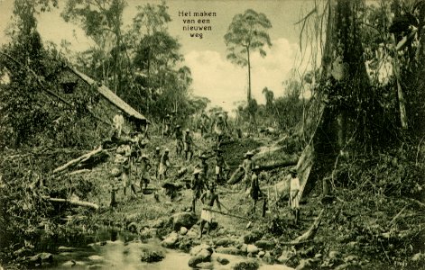 KITLV - 1405451 - Kleingrothe, C.J. - Medan - Making a new road - circa 1900