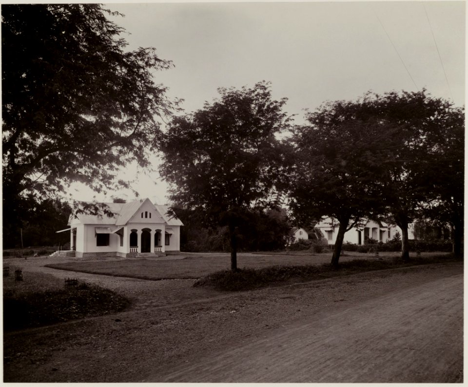 KITLV - 28626 - Kurkdjian - Soerabaja - European houses in the Dutch East Indies - circa 1912