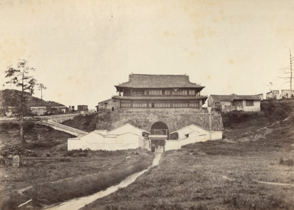 KITLV - 110075 - North Gate, Canton (Guangzhou, China) - circa 1871