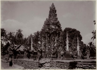 KITLV - 28630 - Kurkdjian, N.V. Photografisch Atelier O. - Soerabaja - Temple on Bali - circa 1912