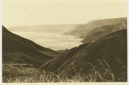 KITLV - 26895 - Kleingrothe, C.J. - Medan - Lake Toba seen from Tongging - circa 1905