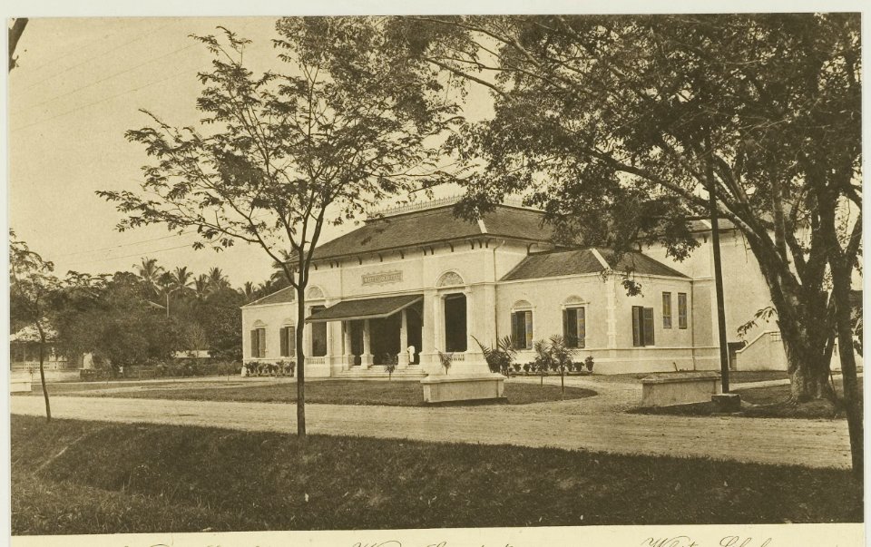 KITLV - 26911 - Kleingrothe, C.J. - Medan - Witte Sociëteit (White Club) at Medan, Sumatra - circa 1905