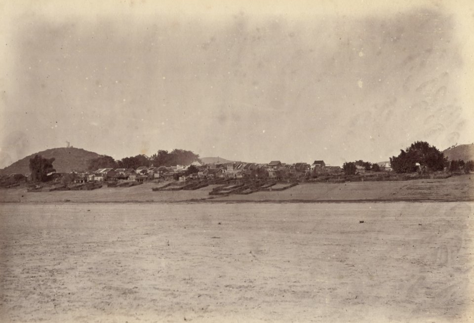 KITLV - 110107 - City on the West River in Guangxi in China - circa 1871