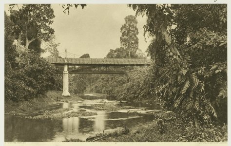 KITLV - 26923 - Kleingrothe, C.J. - Medan - Covered bridge over Sungai Gerpa, East Coast of Sumatra - circa 1905