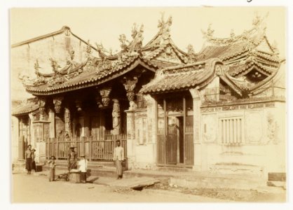 KITLV - 29181 - Chinese temple in Singapore - 1895 photo