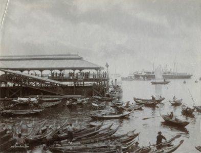 KITLV - 150812 - Lambert & Co., G.R. - Singapore - Johnston's pier in the harbor at Singapore - circa 1890 photo