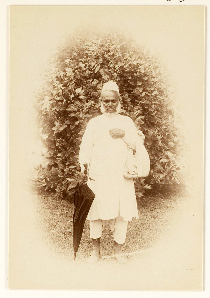 KITLV - 29191 - Klingalese tailor Singapore - circa 1900