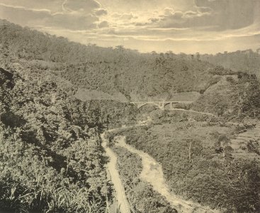 KITLV - 151098 - Demmeni, J. - Anai Gorge with railway bridge - circa 1910