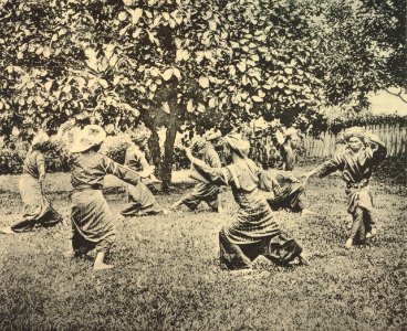 KITLV - 151106 - Demmeni, J. - Martial arts, probably randai, on Sumatra's west coast - circa 1910