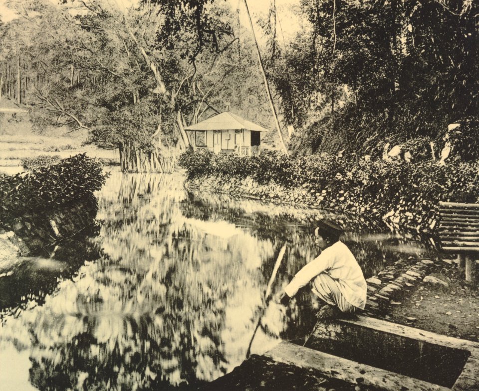 KITLV - 151110 - Demmeni, J. - Swimming pool at Sungai Tanang near Fort de Kock (Bukittinggi) - circa 1910