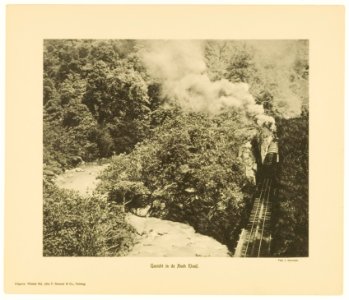 KITLV - 29362 - Demmeni, J. - The Anai Gorge, west coast of Sumatra, with at the right the cog railway - circa 1910