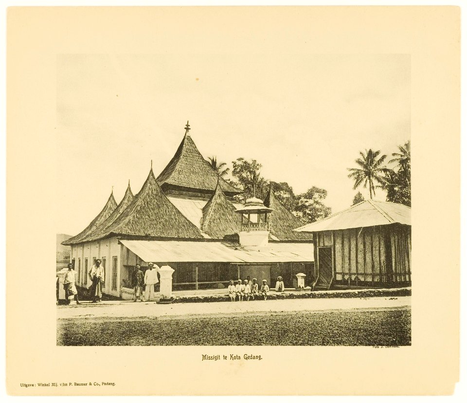KITLV - 29366 - Demmeni, J. - Mosque at Kota Gedang near Fort de Kock (Bukittinggi) - circa 1910