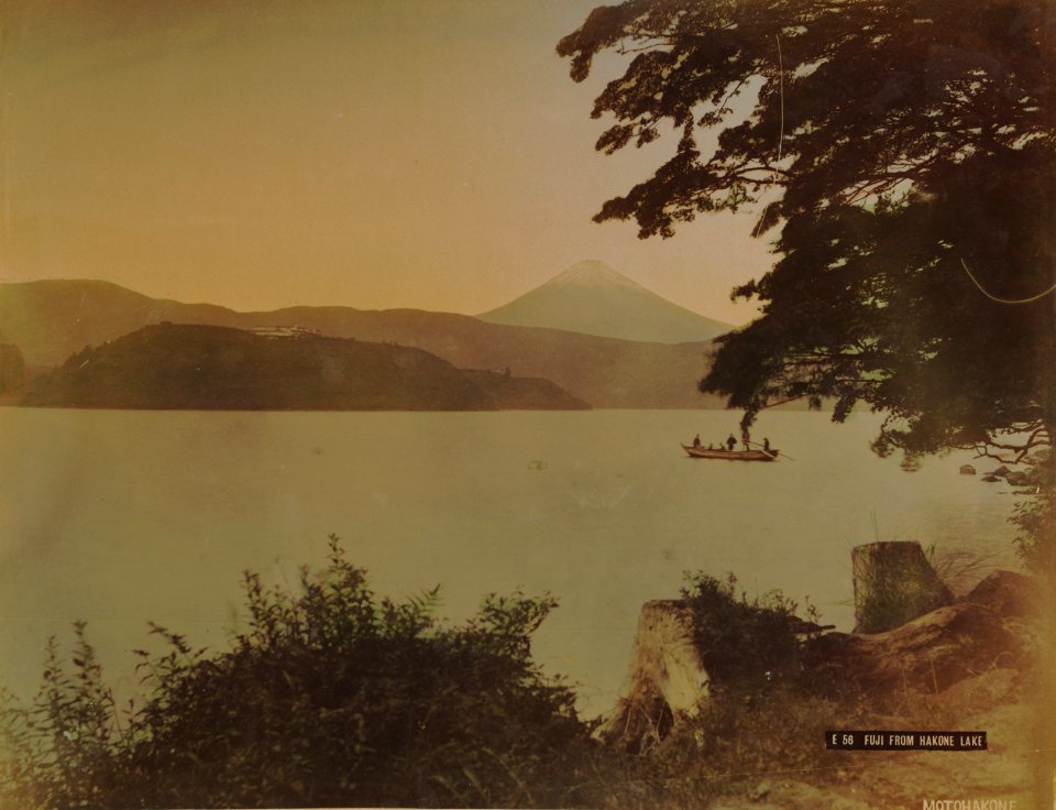 KITLV - 110651 - Kusakabe, Kimbei - Hakone lake in Japan - circa 1890