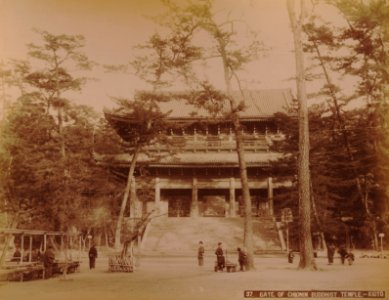 KITLV - 110663 - Kusakabe, Kimbei - Entrance to the Chionin (Chion-in) temple in Kyoto in Japan - circa 1890