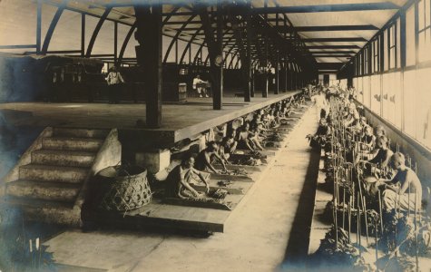 KITLV - 152771 - Kleingrothe, C.J. - O.K. v. Sumatra - Sorting shed, presumably of the tobacco plantation Sungai Mencirim in Deli - circa 1925