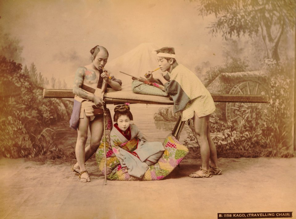 KITLV - 110670 - Kusakabe, Kimbei - Japanese woman in sedan Japan - circa 1890