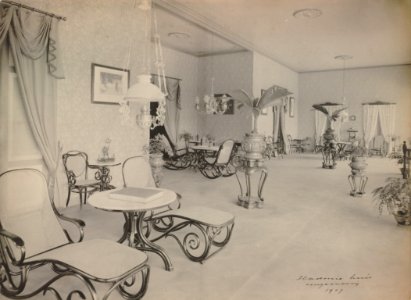 KITLV - 114783 - Kleingrothe, C.J. - Medan - Front gallery of an administrator's house, presumably in the east coast of Sumatra - 1907