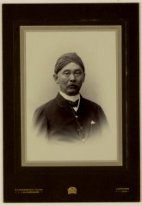 KITLV - 29031 - Kurkdjian, N.V. Photografisch Atelier O. - Soerabaja - A regent from East Java - circa 1915