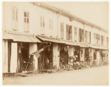 KITLV - 29179 - Lambert & Co., G.R. - Singapore - Small Chinese shops in Singapore - 1897 photo