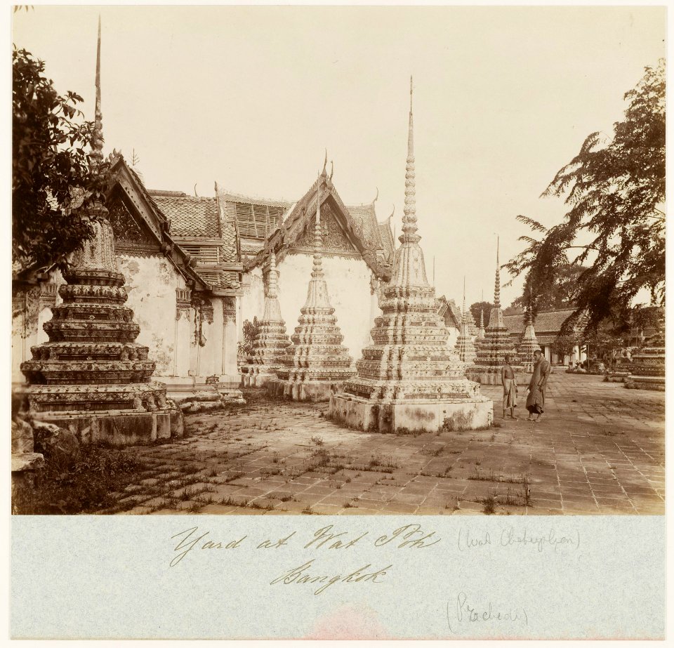KITLV - 29193 - Lambert & Co., G.R. - Singapore - Temple Square of Wat Poh Bangkok - circa 1897