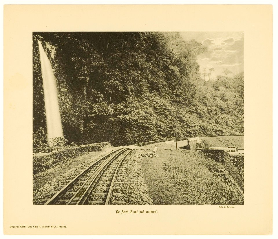 KITLV - 29364 - Demmeni, J. - Waterfall and cog railway in the Anai Gorge, Sumatra - circa 1910